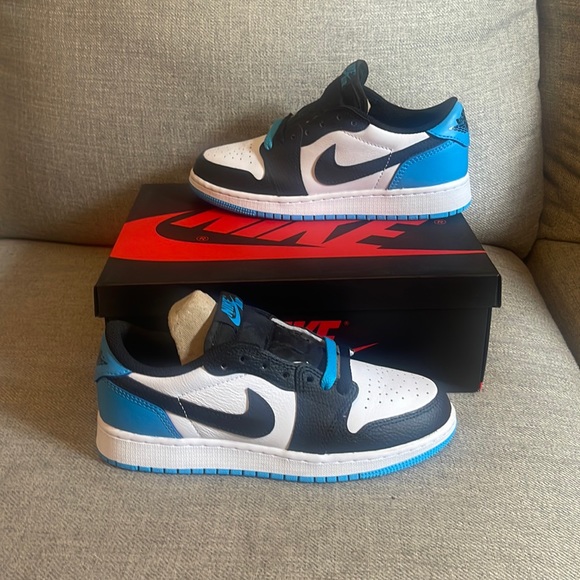 Air Jordan’s 1 low OG “black dark powder blue” Size 4 boys/ size 5 WMNS - Picture 1 of 5